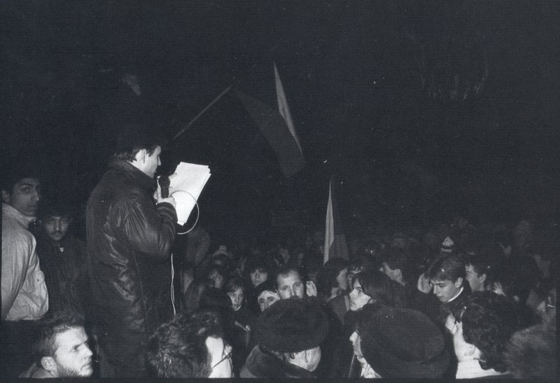 Krnov - setkání u divadla 26. 11. 1989
