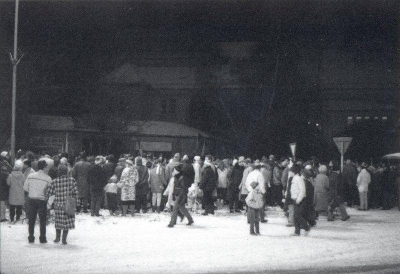 Krnov - setkání u divadla 26. 11. 1989